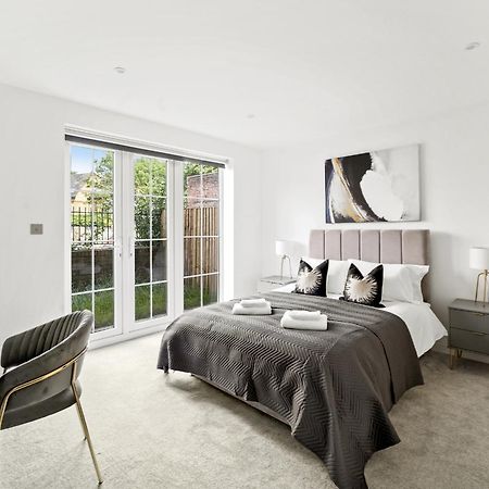 Elegant Apartments In Staines L Free Onsite Parking מראה חיצוני תמונה