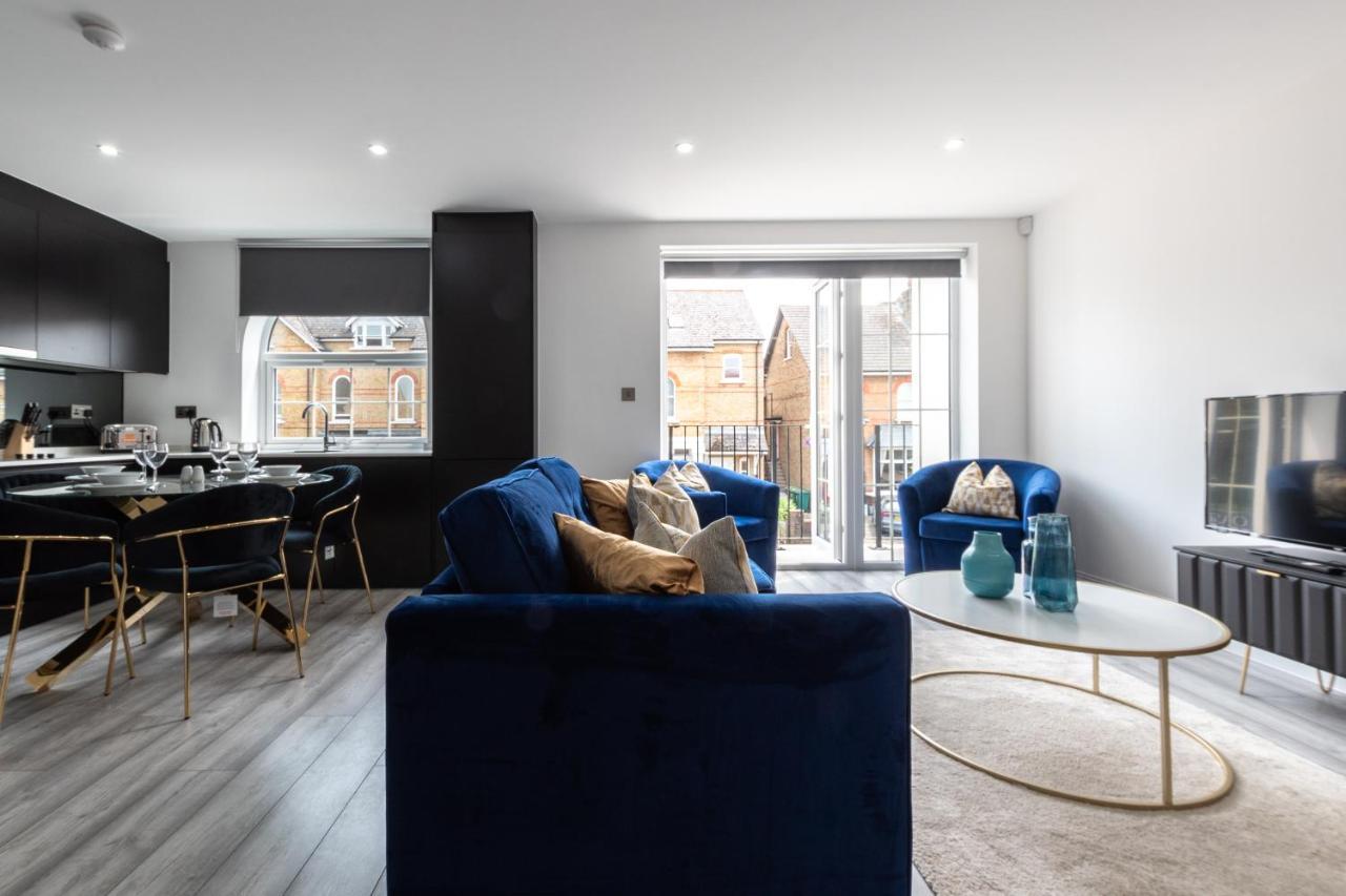 Elegant Apartments In Staines L Free Onsite Parking מראה חיצוני תמונה