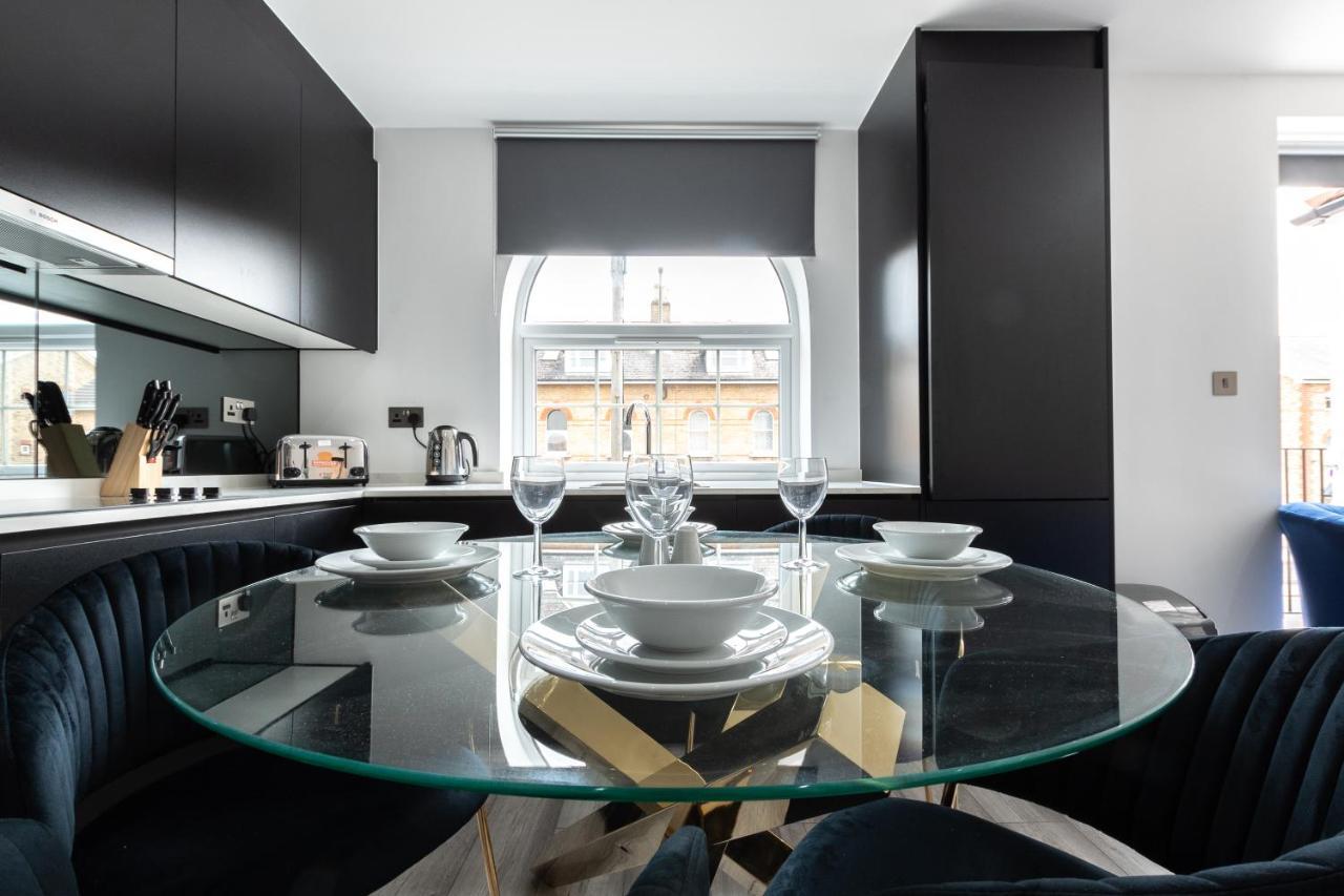 Elegant Apartments In Staines L Free Onsite Parking מראה חיצוני תמונה