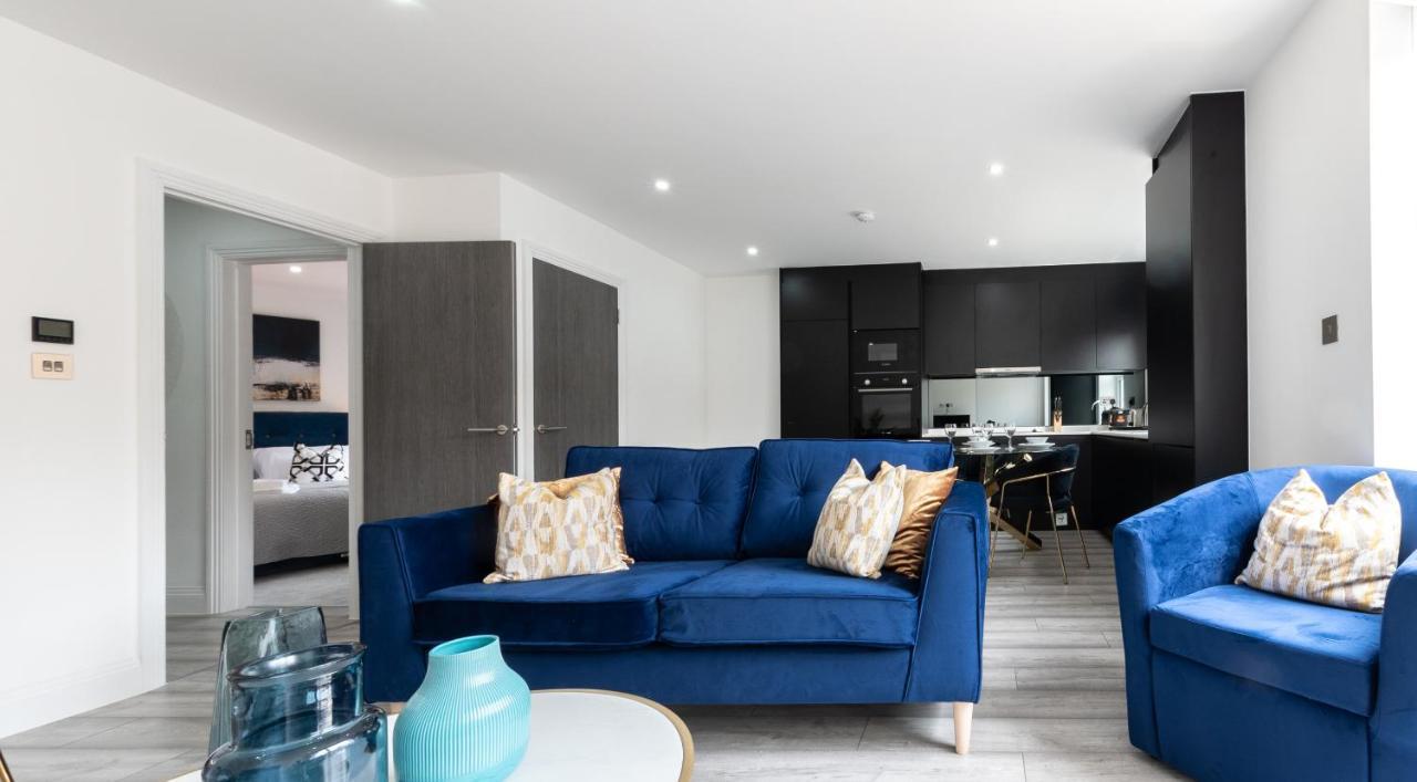 Elegant Apartments In Staines L Free Onsite Parking מראה חיצוני תמונה
