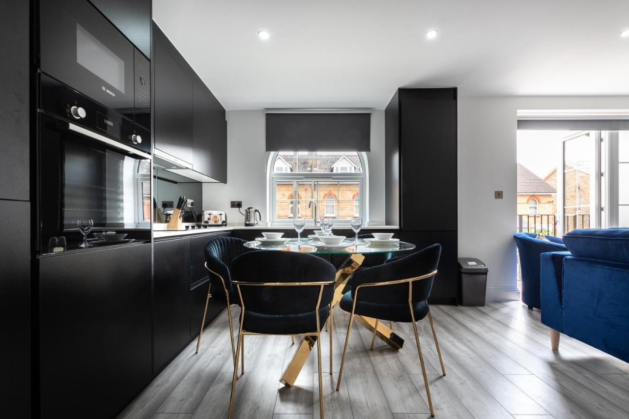 Elegant Apartments In Staines L Free Onsite Parking מראה חיצוני תמונה