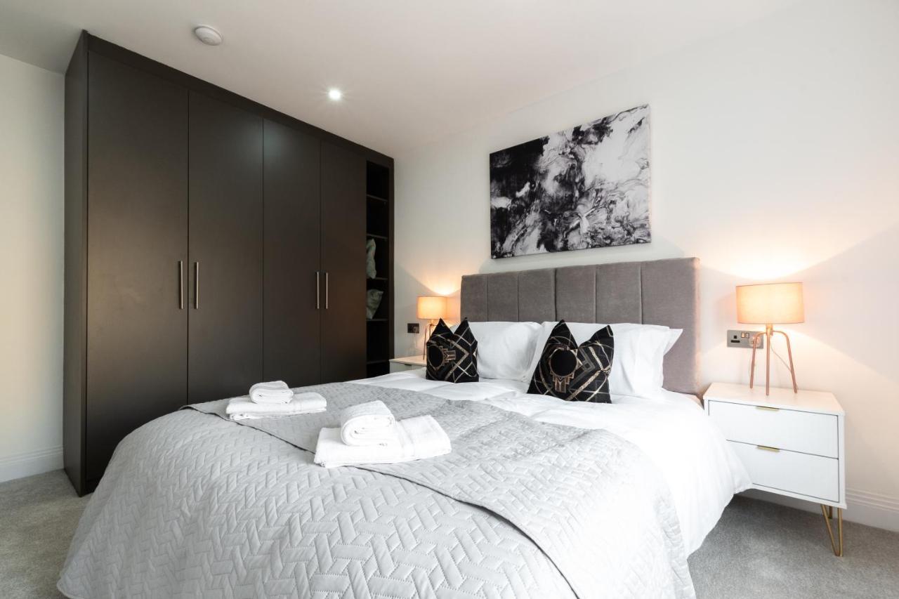 Elegant Apartments In Staines L Free Onsite Parking מראה חיצוני תמונה