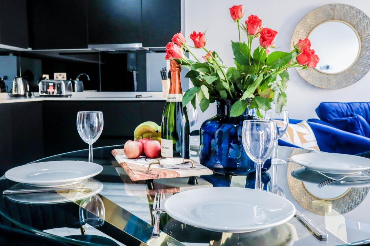 Elegant Apartments In Staines L Free Onsite Parking מראה חיצוני תמונה
