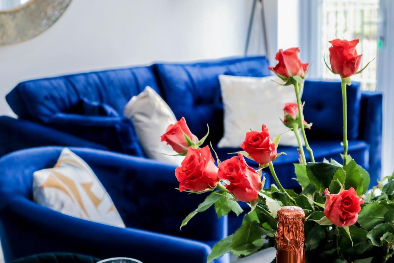 Elegant Apartments In Staines L Free Onsite Parking מראה חיצוני תמונה