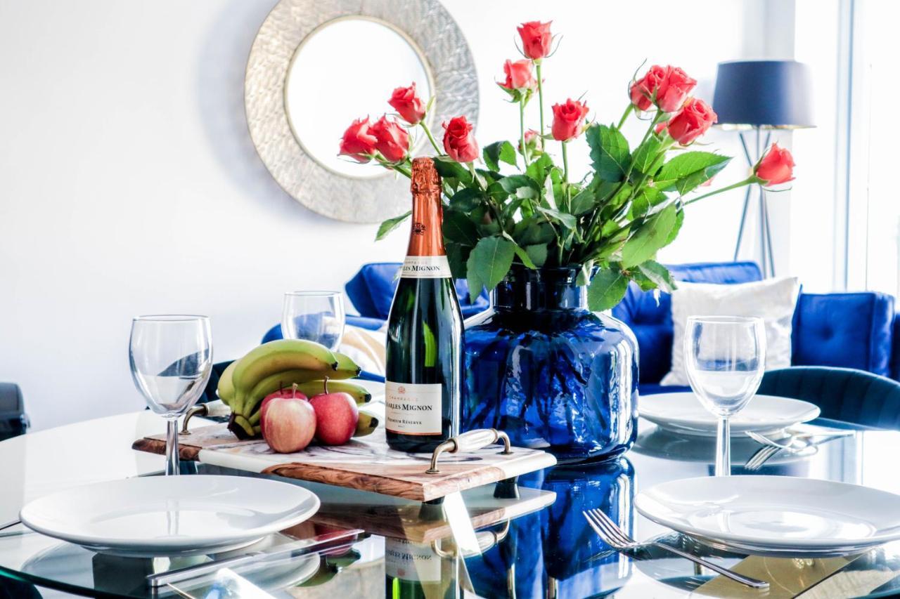 Elegant Apartments In Staines L Free Onsite Parking מראה חיצוני תמונה