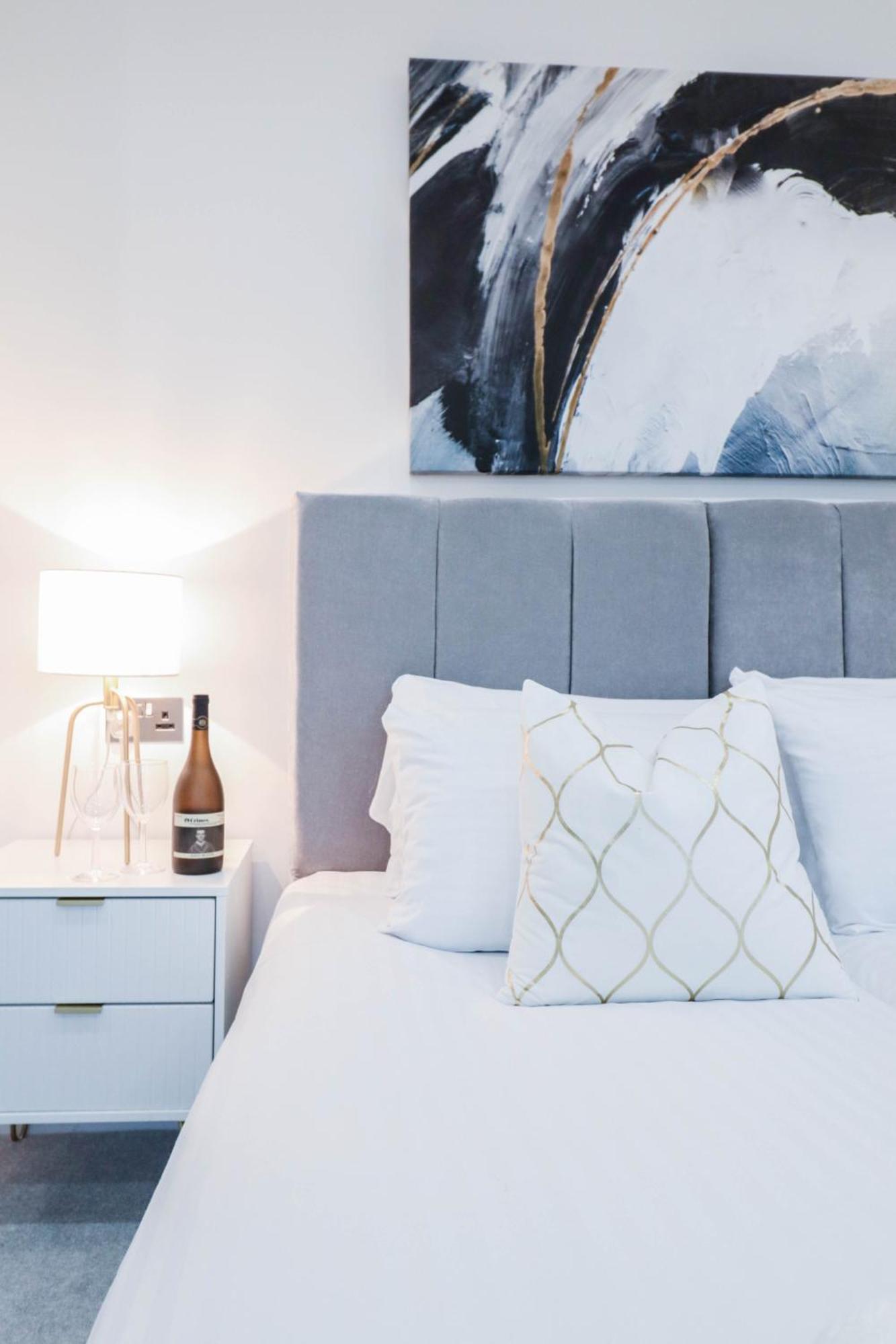 Elegant Apartments In Staines L Free Onsite Parking מראה חיצוני תמונה