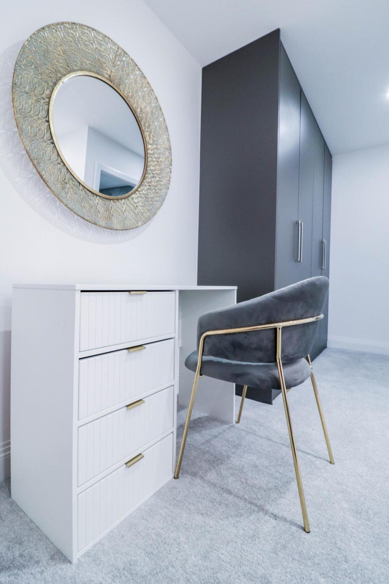 Elegant Apartments In Staines L Free Onsite Parking מראה חיצוני תמונה