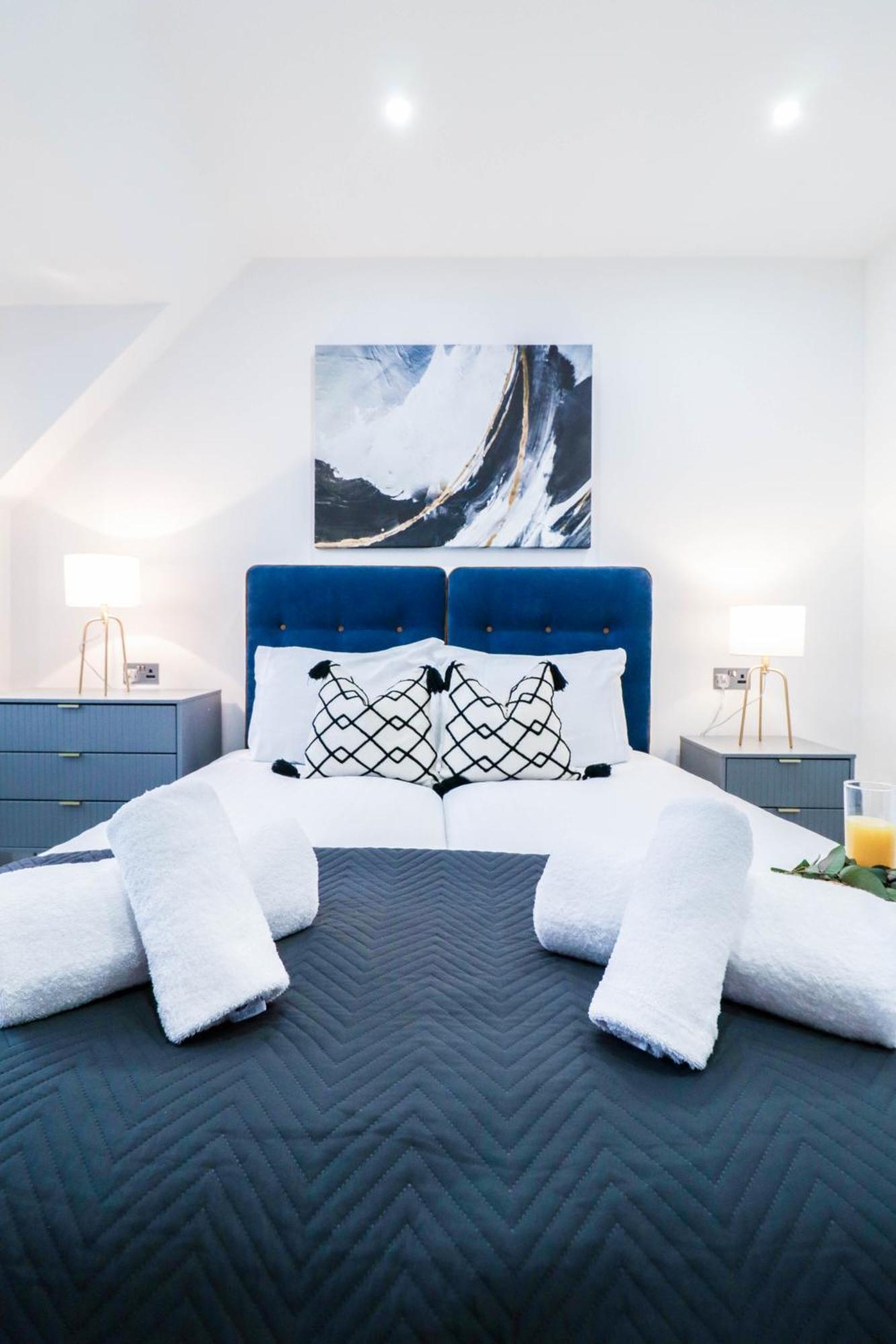Elegant Apartments In Staines L Free Onsite Parking מראה חיצוני תמונה