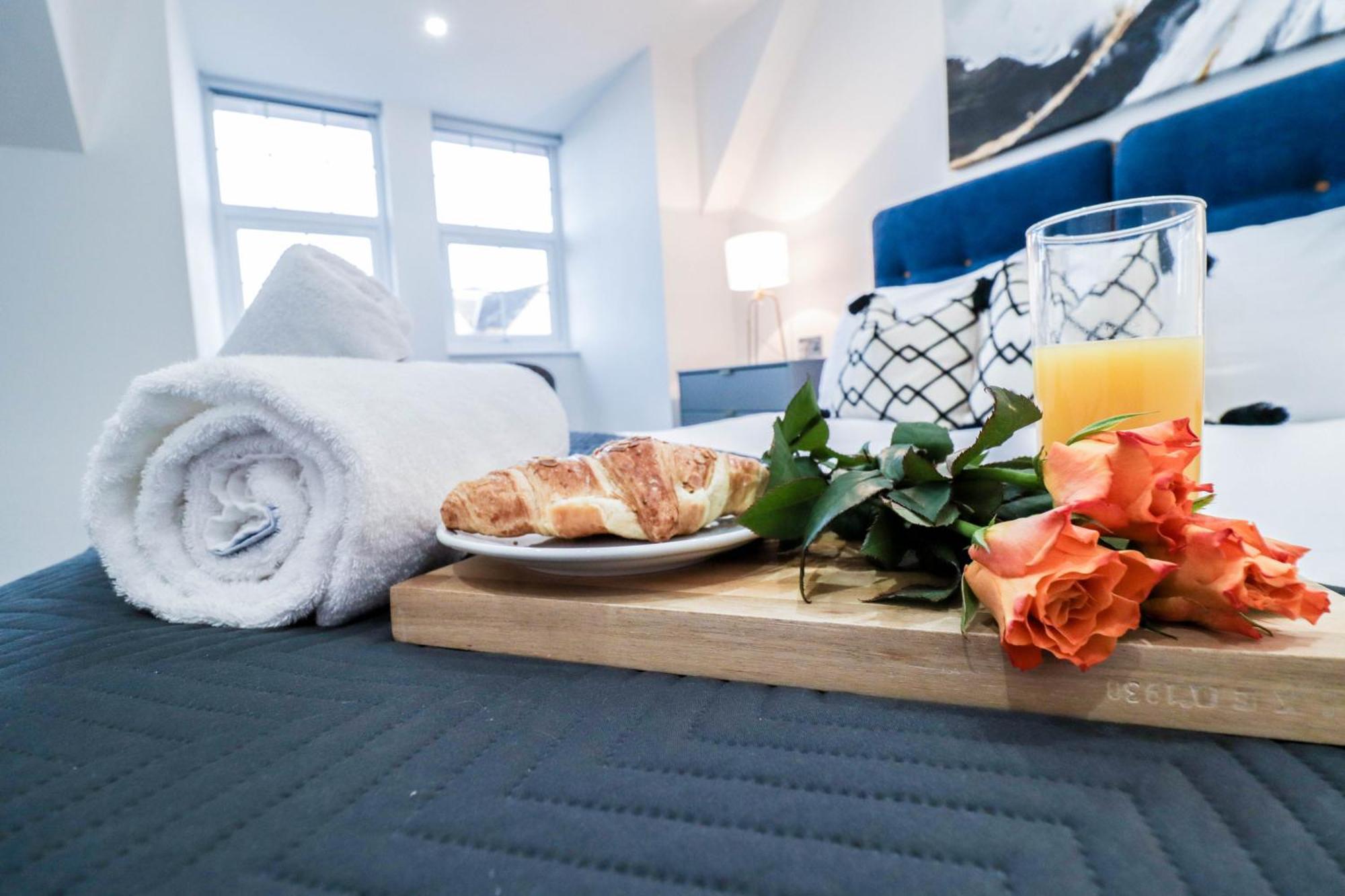 Elegant Apartments In Staines L Free Onsite Parking מראה חיצוני תמונה