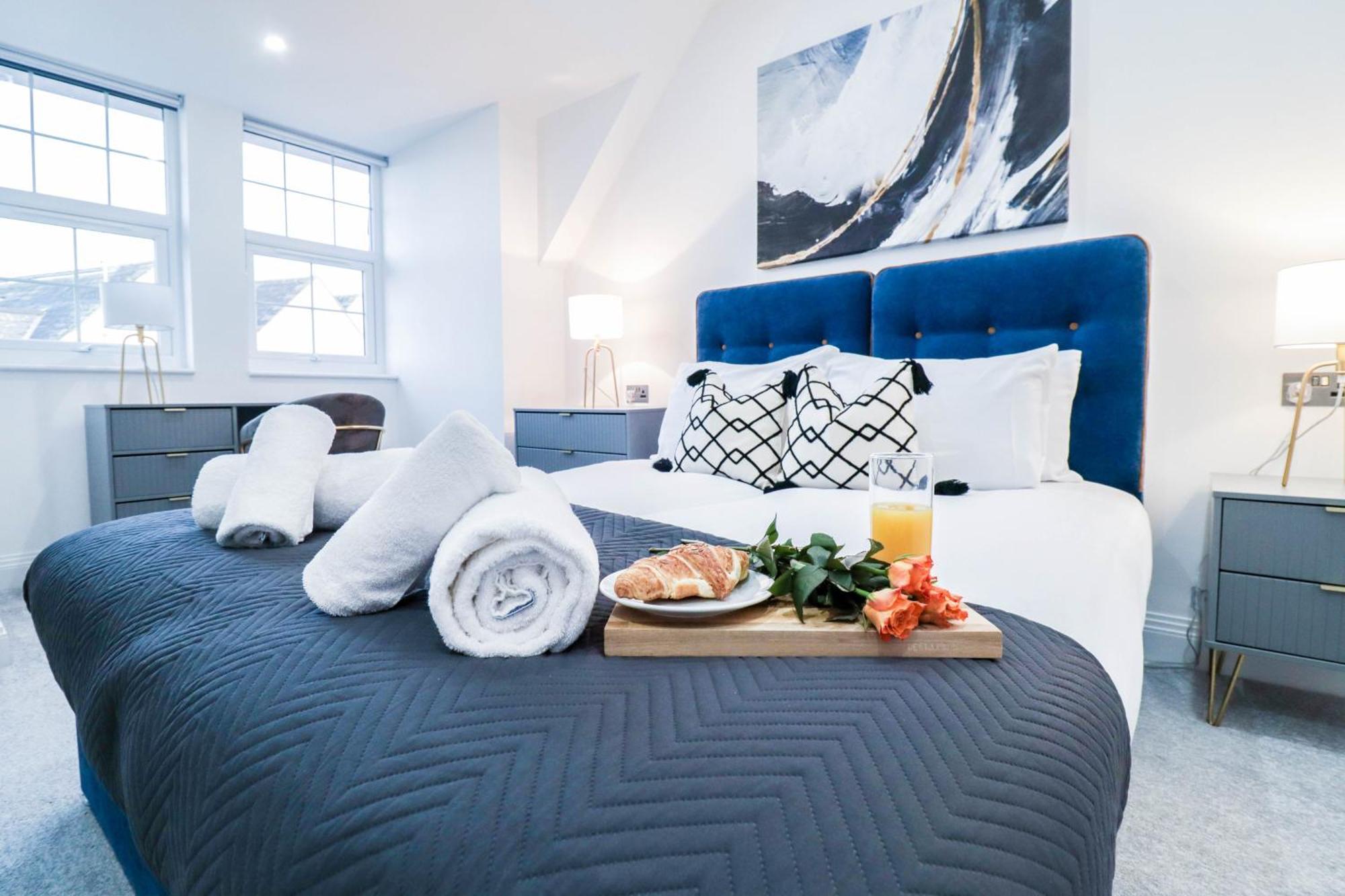 Elegant Apartments In Staines L Free Onsite Parking מראה חיצוני תמונה