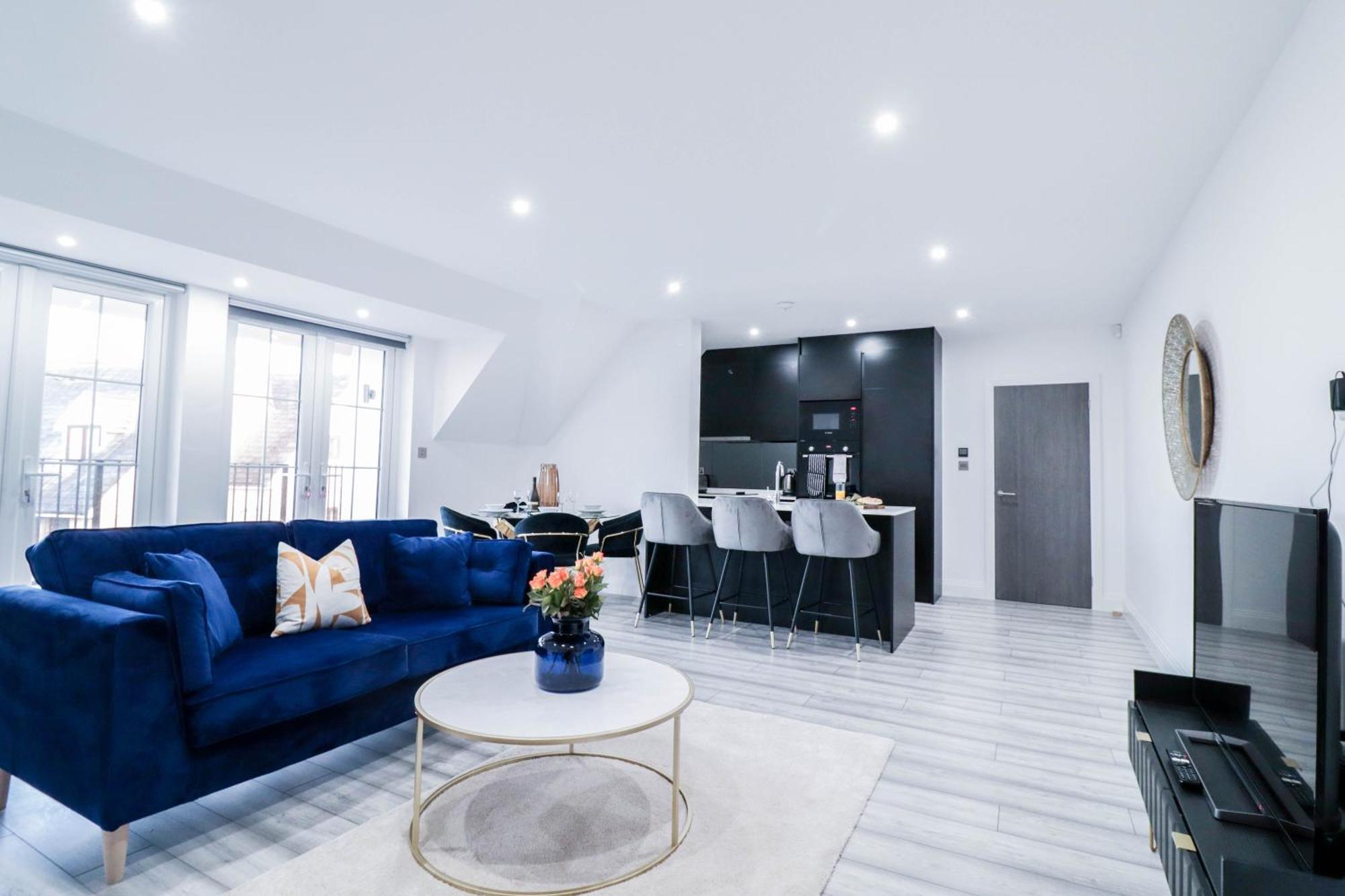 Elegant Apartments In Staines L Free Onsite Parking מראה חיצוני תמונה
