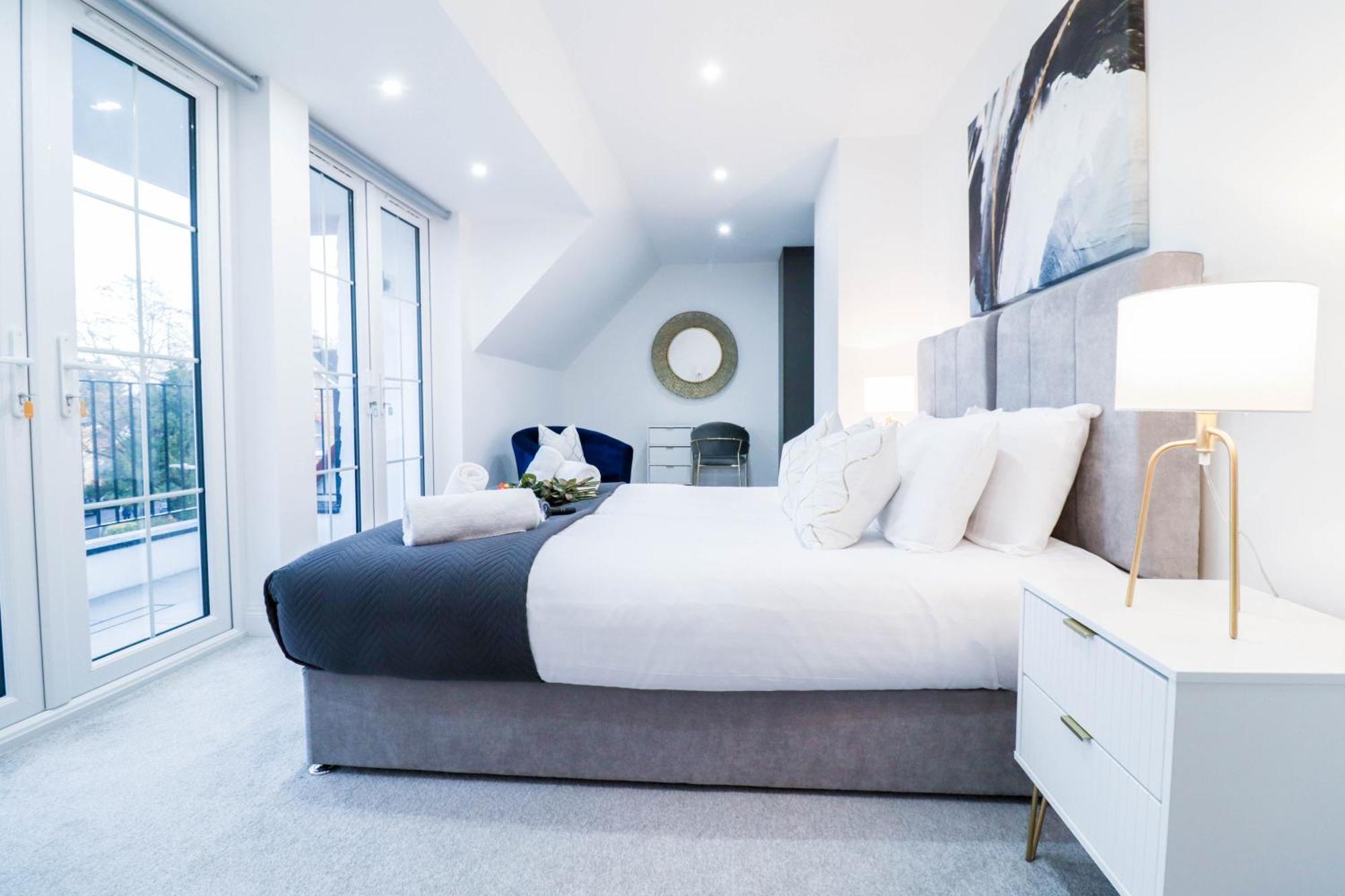 Elegant Apartments In Staines L Free Onsite Parking מראה חיצוני תמונה