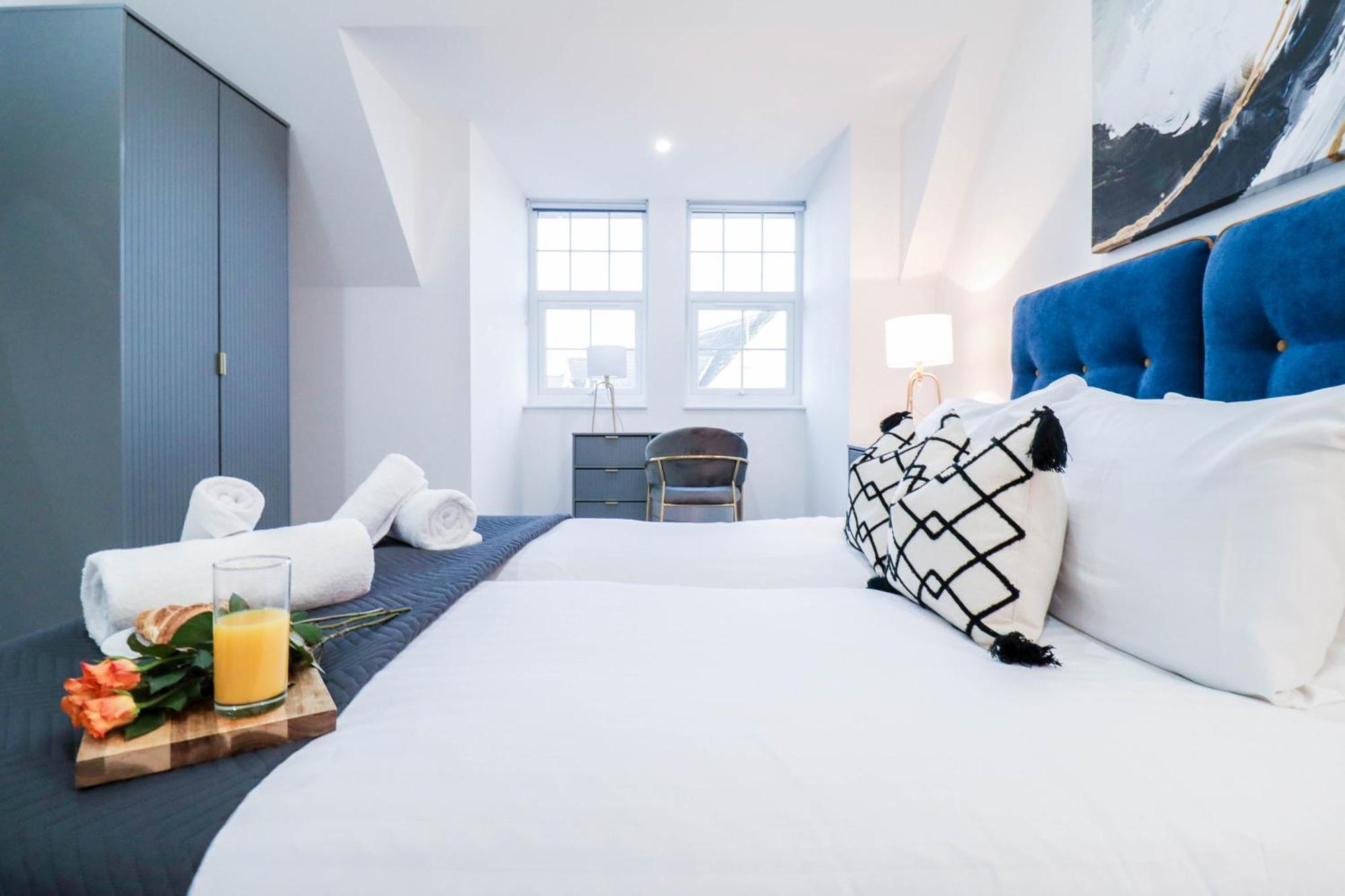 Elegant Apartments In Staines L Free Onsite Parking מראה חיצוני תמונה
