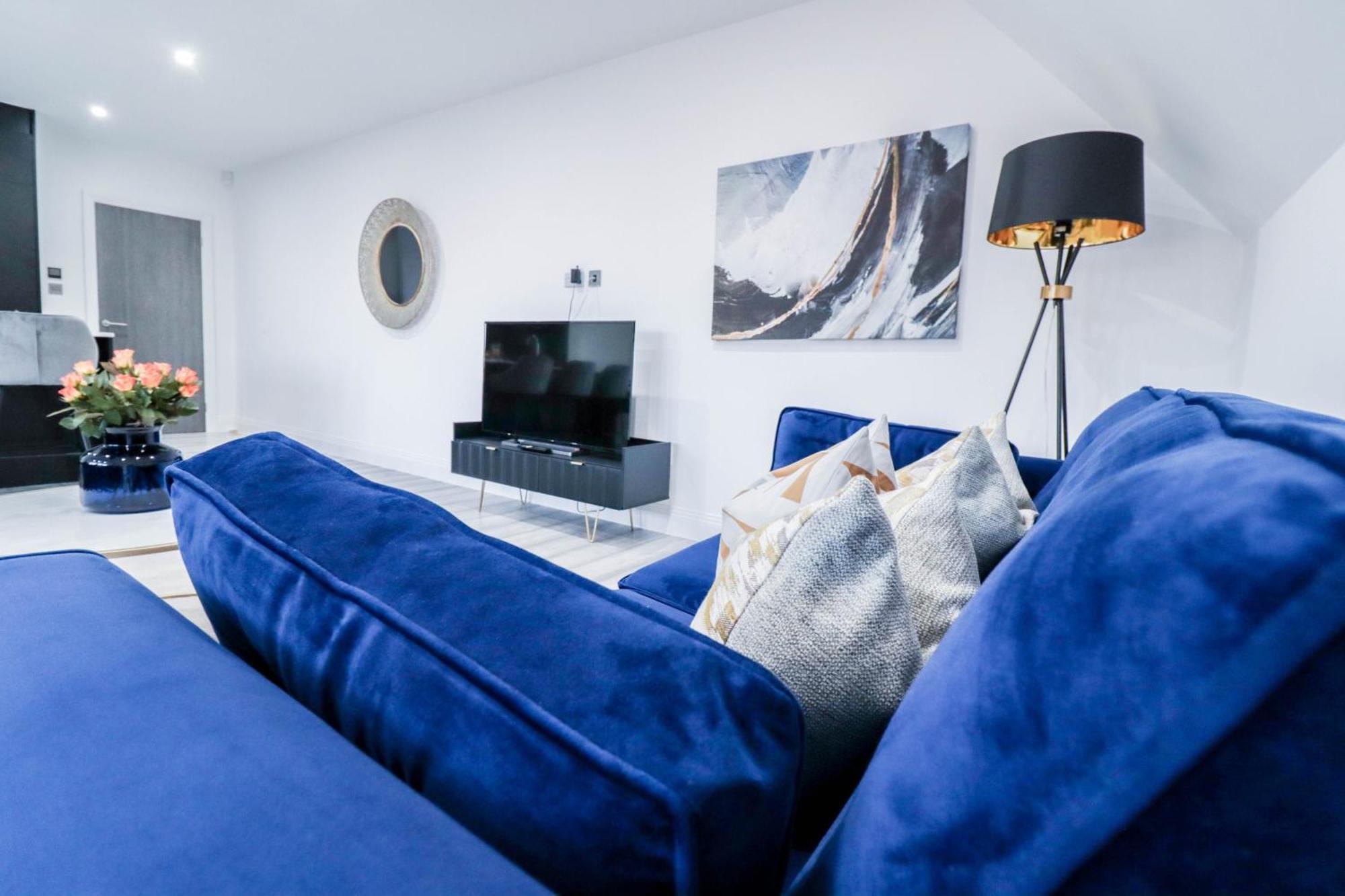 Elegant Apartments In Staines L Free Onsite Parking מראה חיצוני תמונה