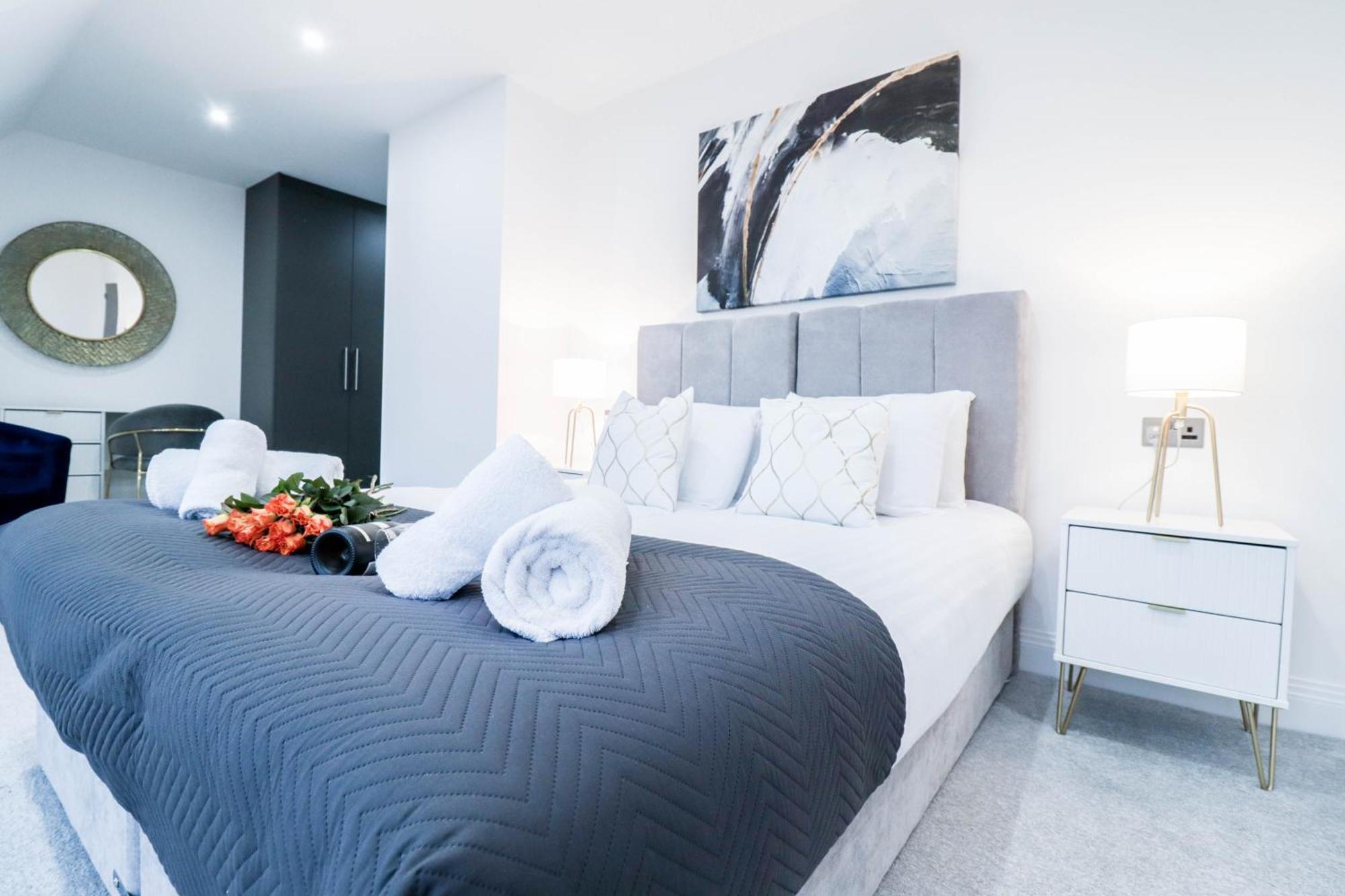 Elegant Apartments In Staines L Free Onsite Parking מראה חיצוני תמונה