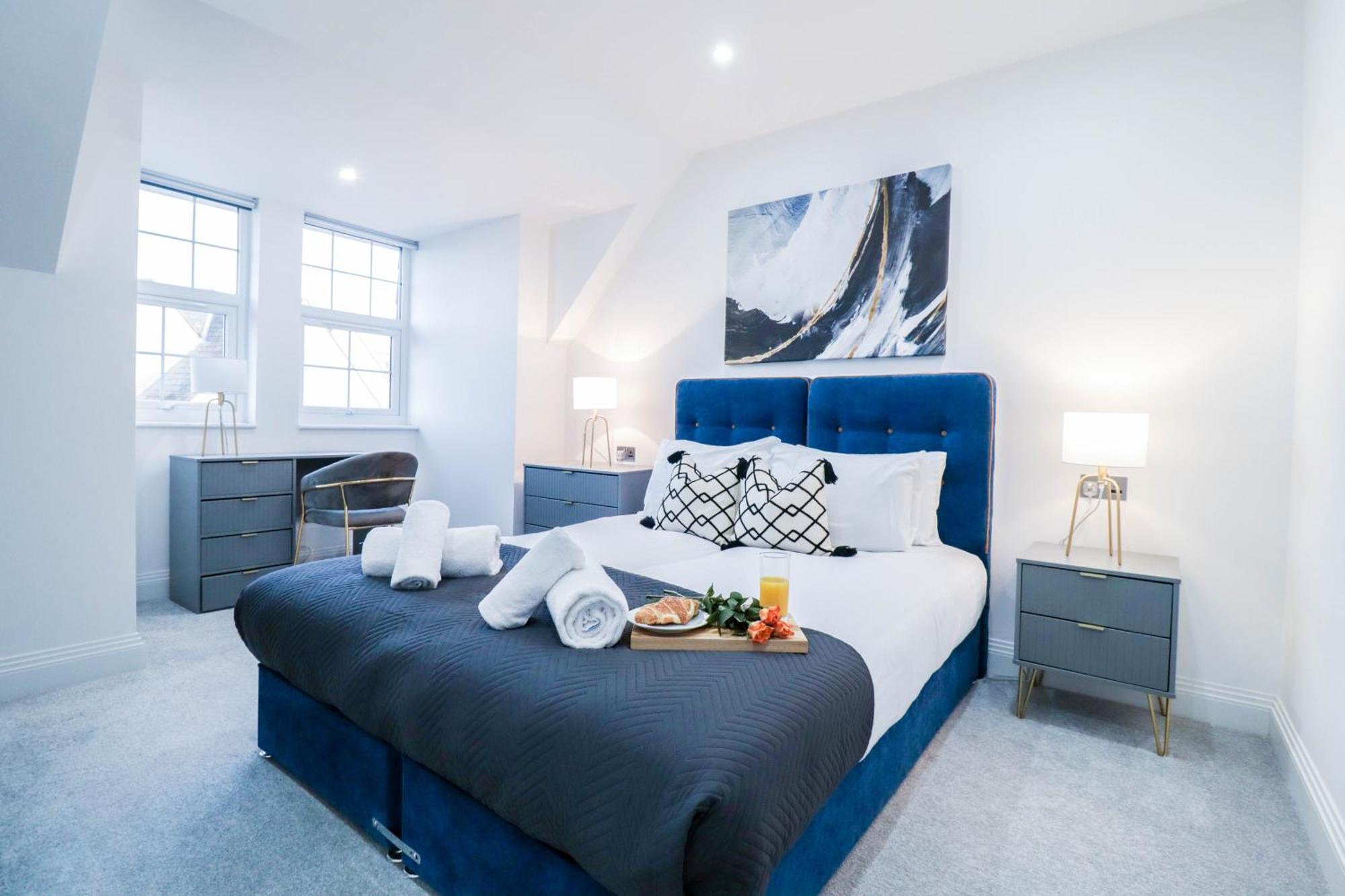 Elegant Apartments In Staines L Free Onsite Parking מראה חיצוני תמונה