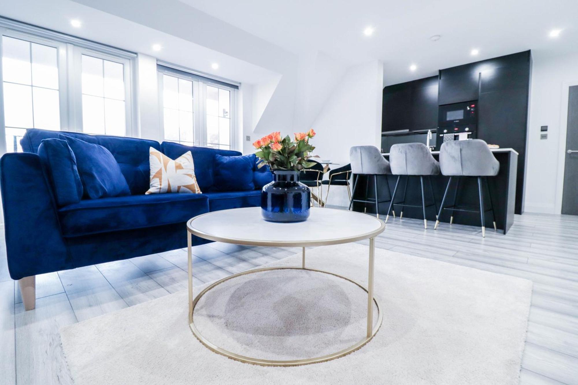 Elegant Apartments In Staines L Free Onsite Parking מראה חיצוני תמונה