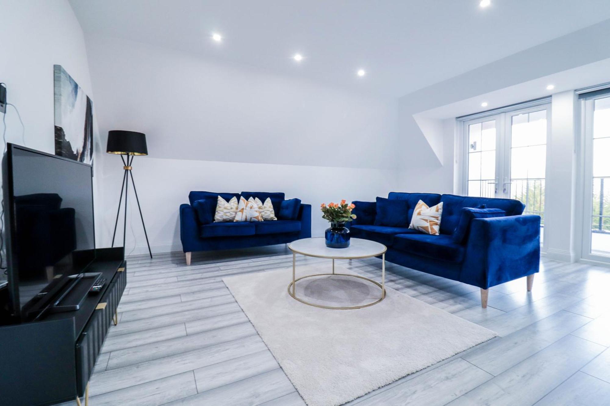 Elegant Apartments In Staines L Free Onsite Parking מראה חיצוני תמונה