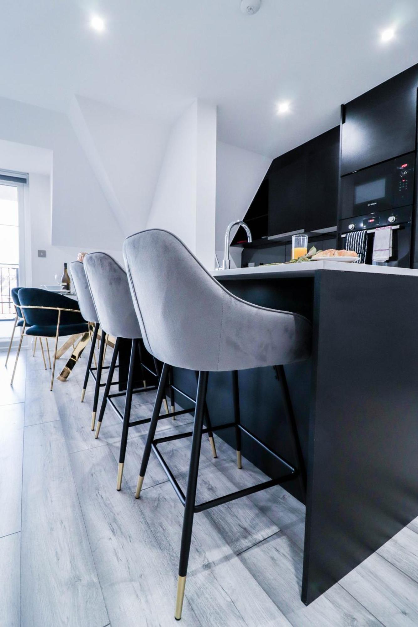 Elegant Apartments In Staines L Free Onsite Parking מראה חיצוני תמונה