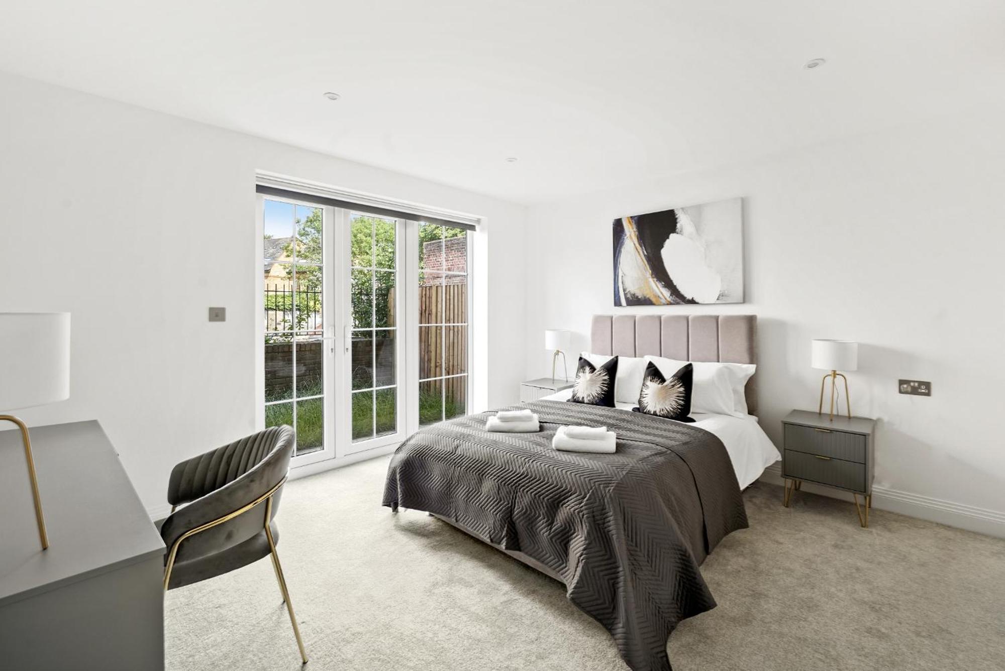 Elegant Apartments In Staines L Free Onsite Parking מראה חיצוני תמונה