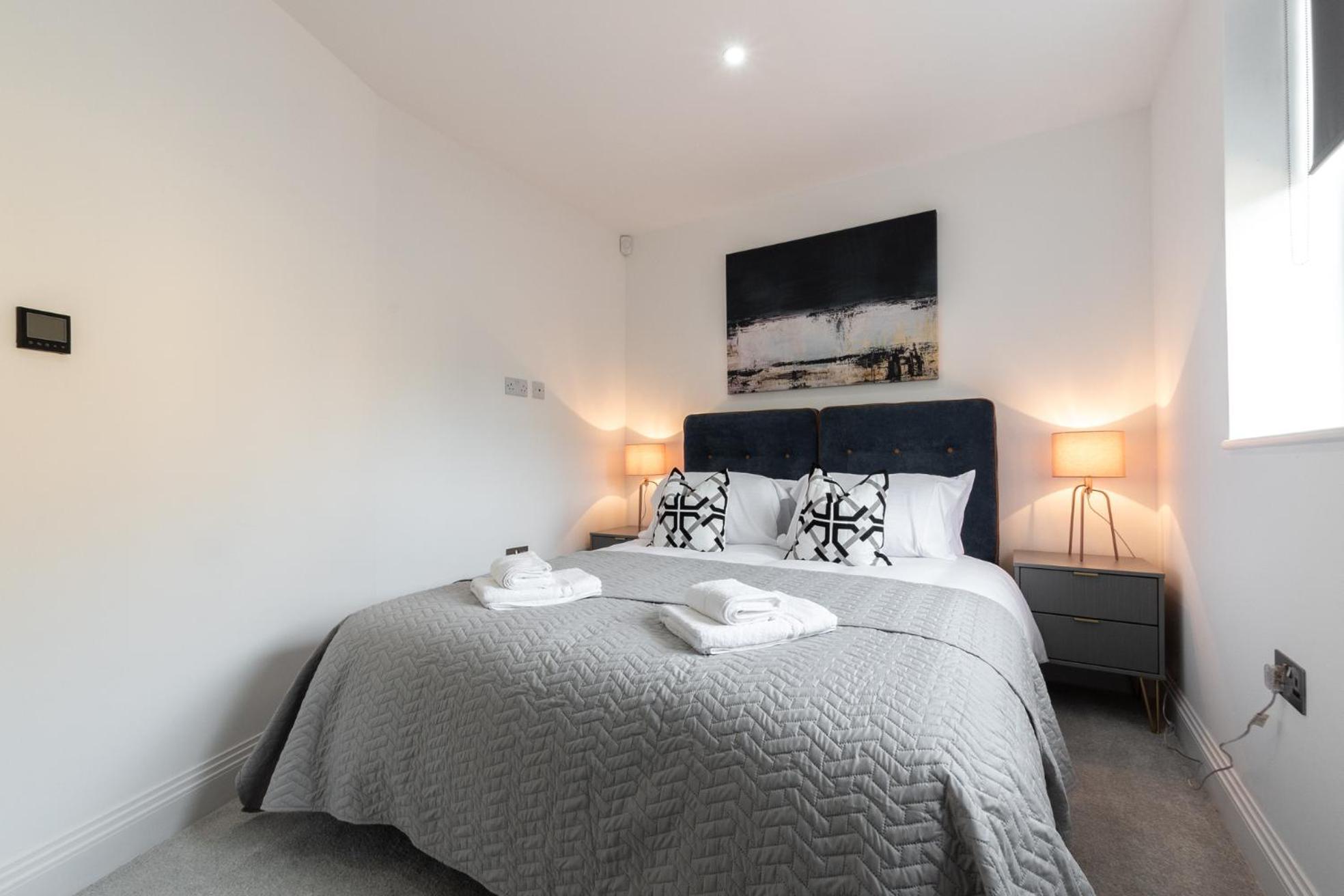 Elegant Apartments In Staines L Free Onsite Parking מראה חיצוני תמונה