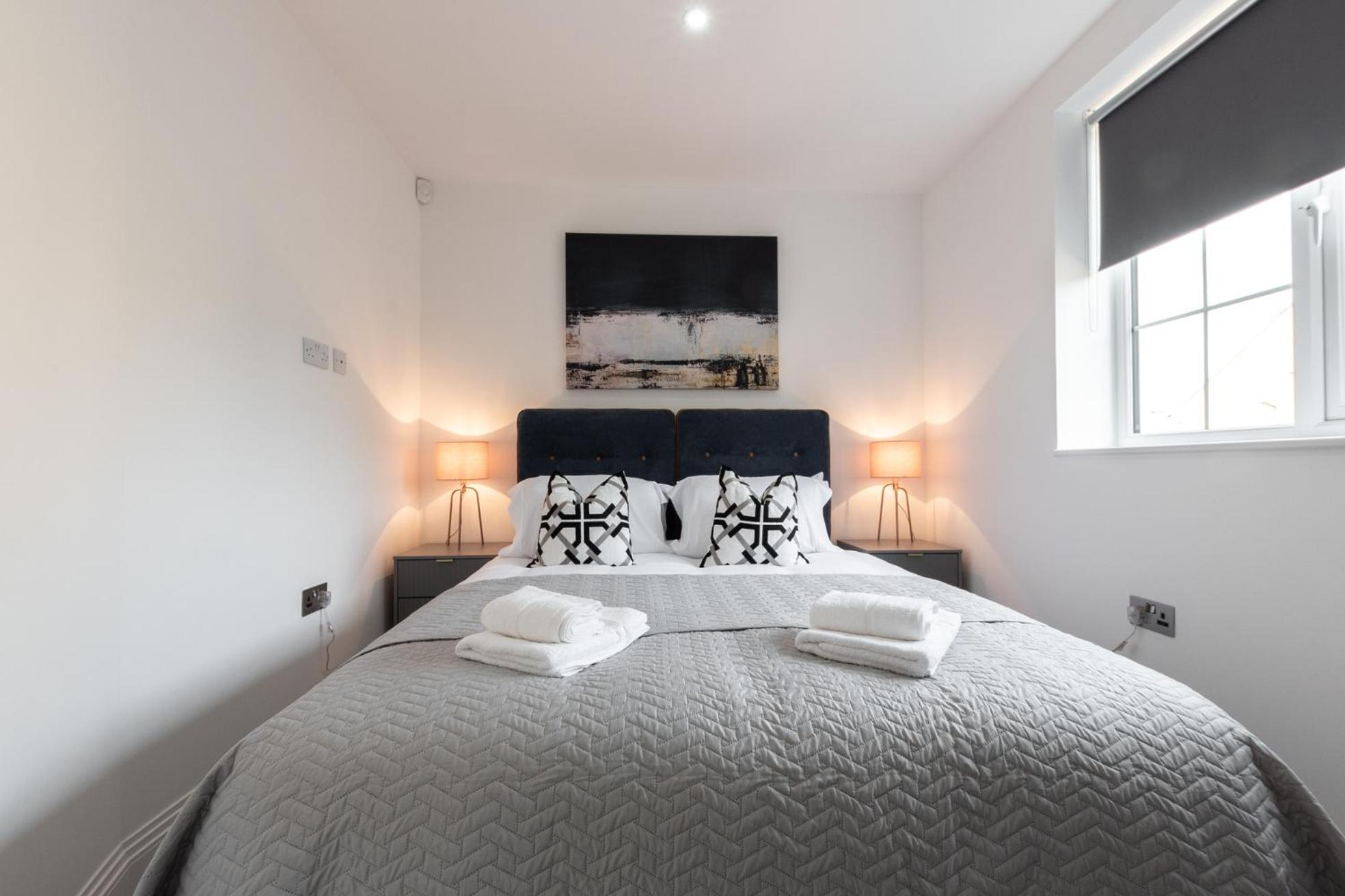 Elegant Apartments In Staines L Free Onsite Parking מראה חיצוני תמונה