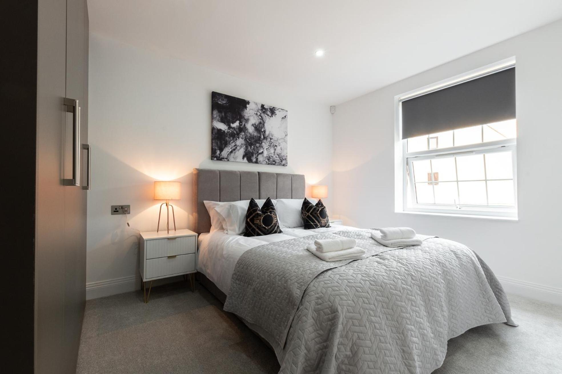 Elegant Apartments In Staines L Free Onsite Parking מראה חיצוני תמונה